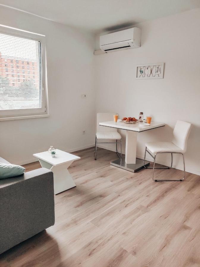 Studio Apartment Sanya #2 Любляна Экстерьер фото